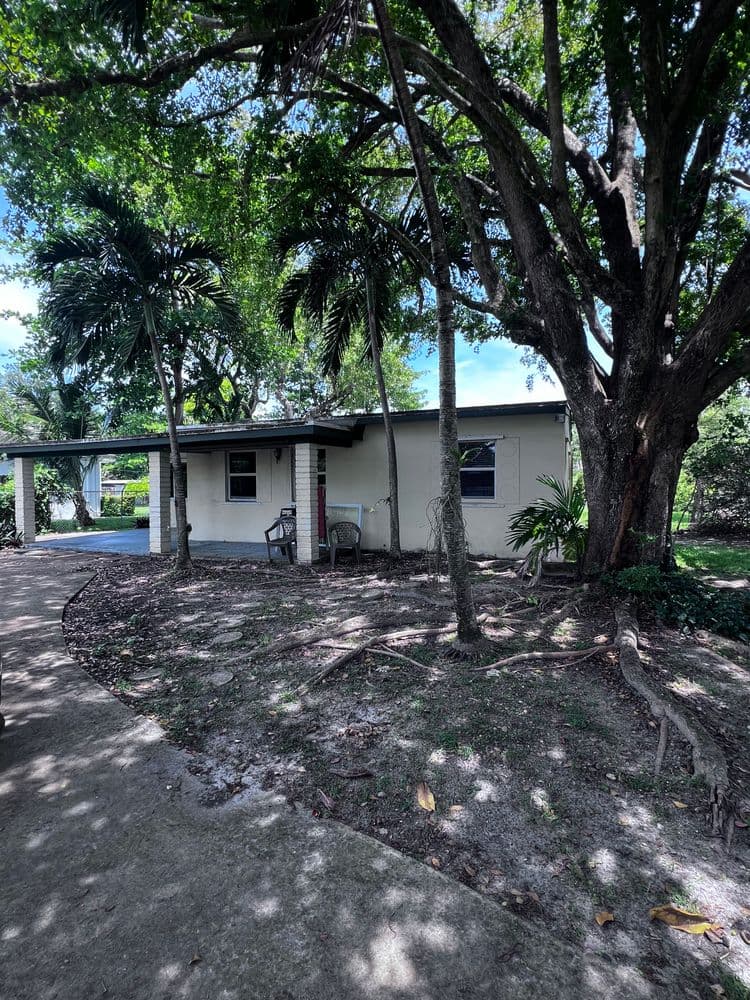 6511 SW 63rd Ave — exterior