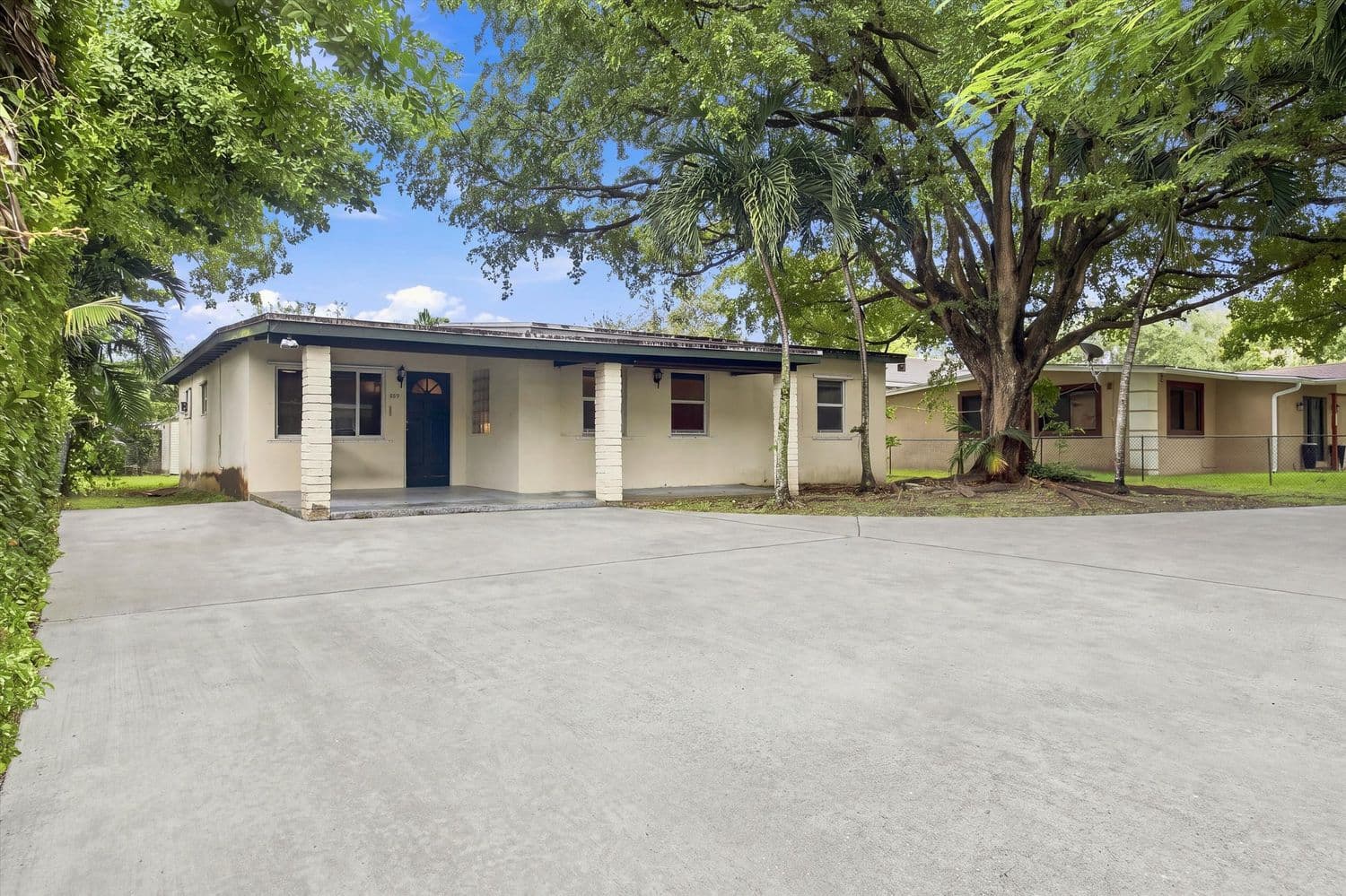 6511 SW 63rd Ave — exterior